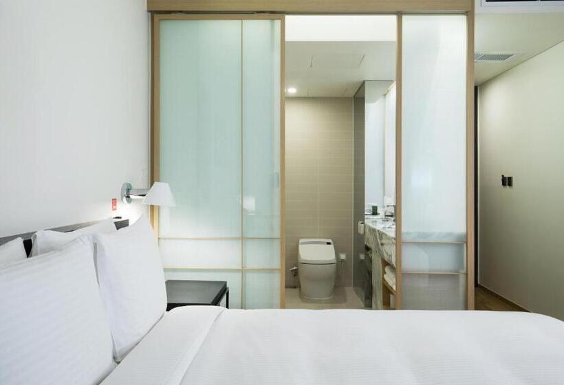 Номер Deluxe, Sotetsu Hotels The Splaisir Seoul Myeongdong