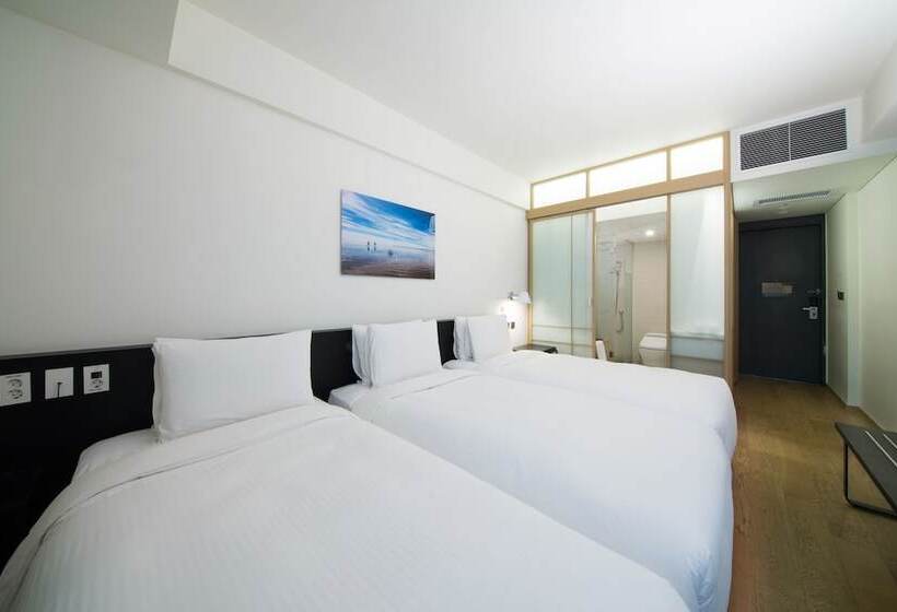 Трехместный Номер Deluxe, Sotetsu Hotels The Splaisir Seoul Myeongdong