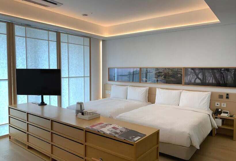 Люкс, Sotetsu Hotels The Splaisir Seoul Myeongdong