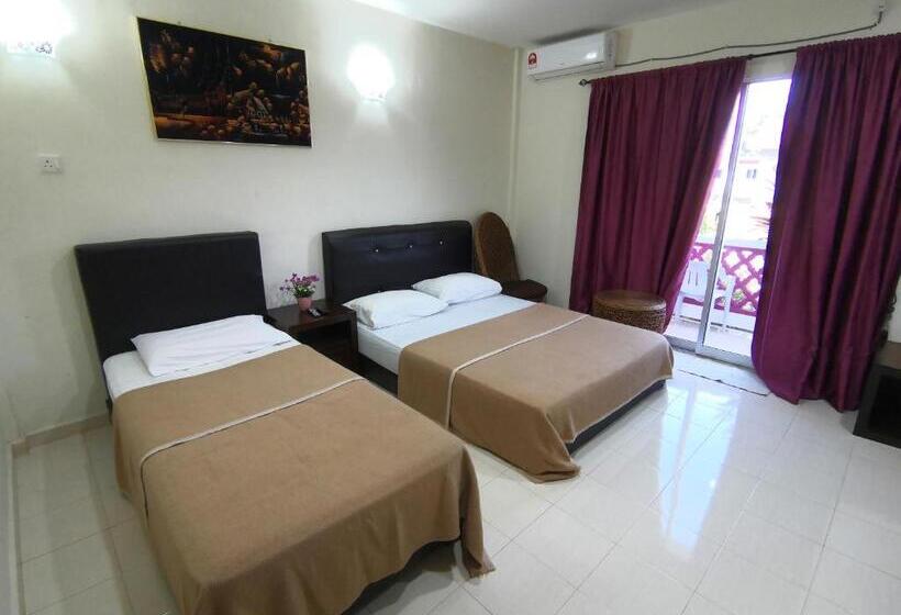 اتاق استاندارد سه تخته با بالکن, Huda Inn