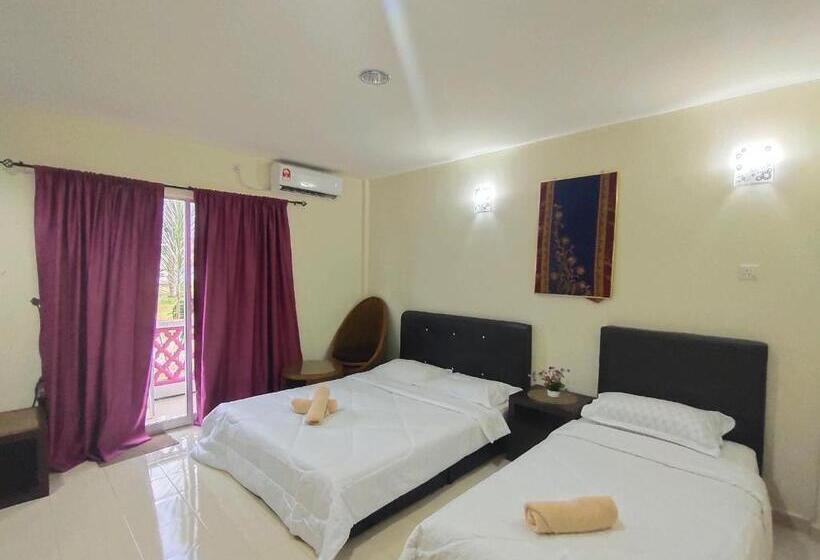 اتاق استاندارد سه تخته با بالکن, Huda Inn