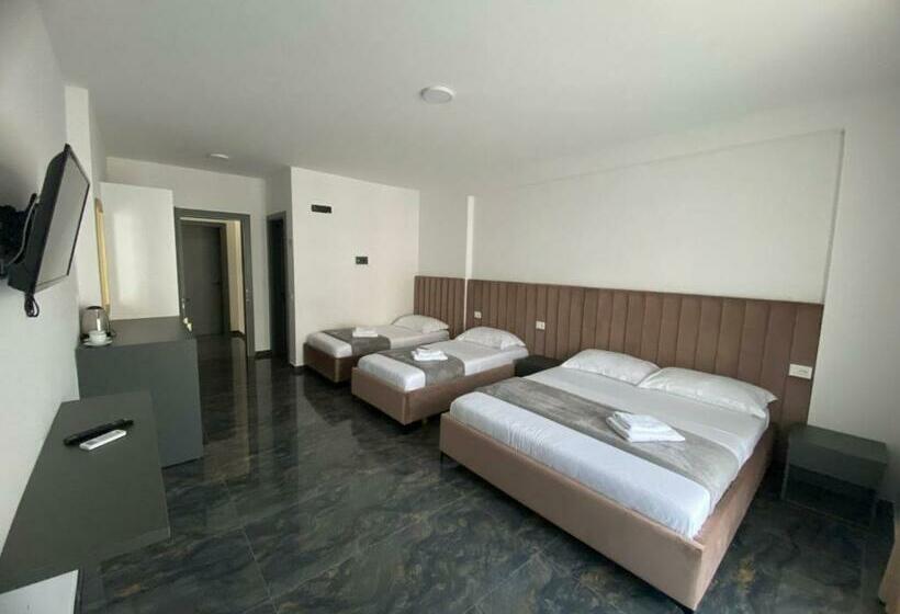 带露台的小型套房, Leodori 3 Suites