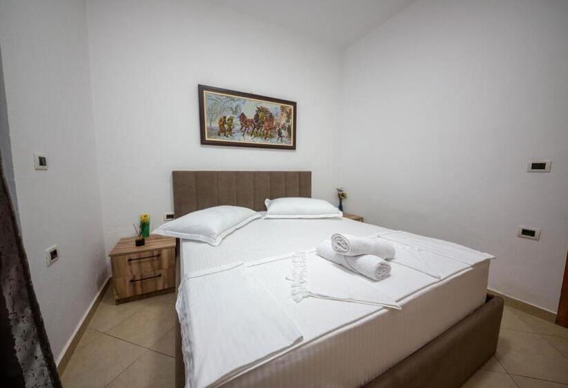 Standard Triple Room with Balcony, Vila Era Ksamil