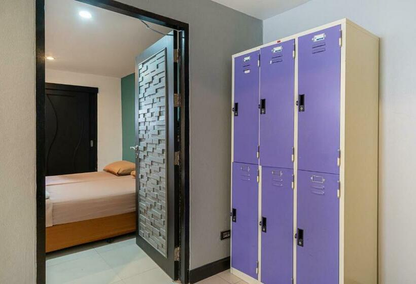 家庭间, Black Pantera Hostel