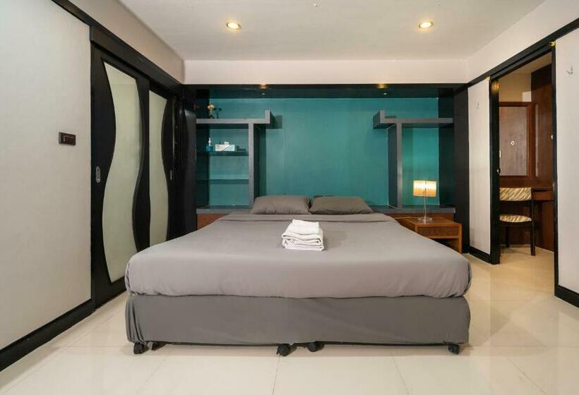 家庭间, Black Pantera Hostel
