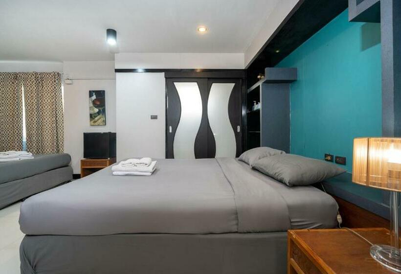 家庭间, Black Pantera Hostel