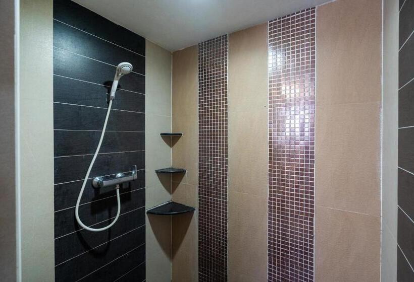 家庭间, Black Pantera Hostel