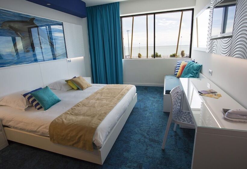 스탠다드 트리플 룸, Marineland Hôtel
