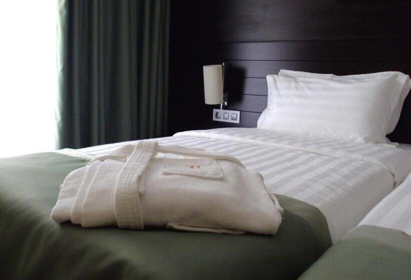 Номер Стандарт с Балконом, Best Western Plus Olives City Hotel   Free Parking