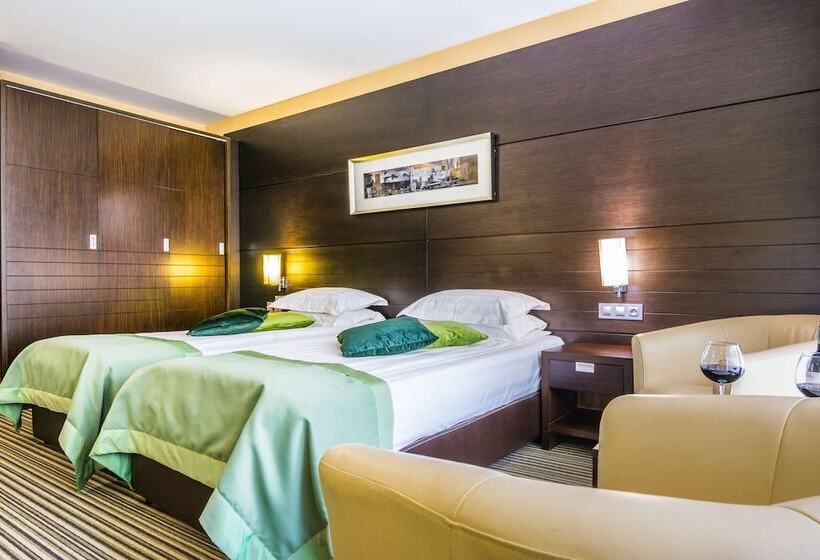 Номер Стандарт с Балконом, Best Western Plus Olives City Hotel   Free Parking