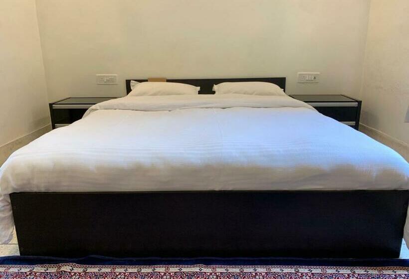 Номер Deluxe, Magan Niwas