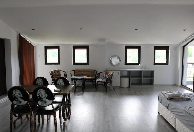 패밀리 아파트, Spa Guest House Valentina