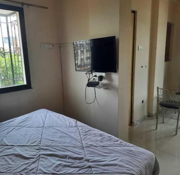 اتاق کلاسیک سه تخته, Spot On Hotel The Annie