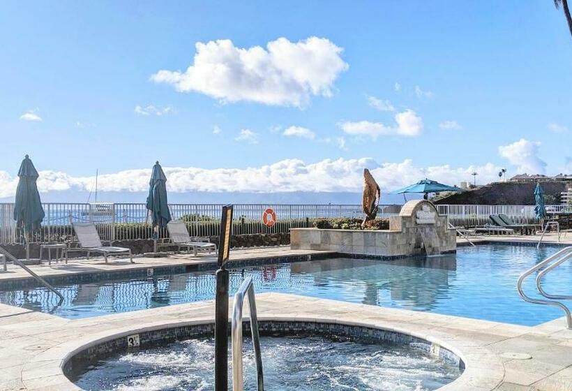 Апартаменты 1 Спальня Вид на Море, Maui Westside Presents: Whaler 420   Best Location In Kaanapali Beach