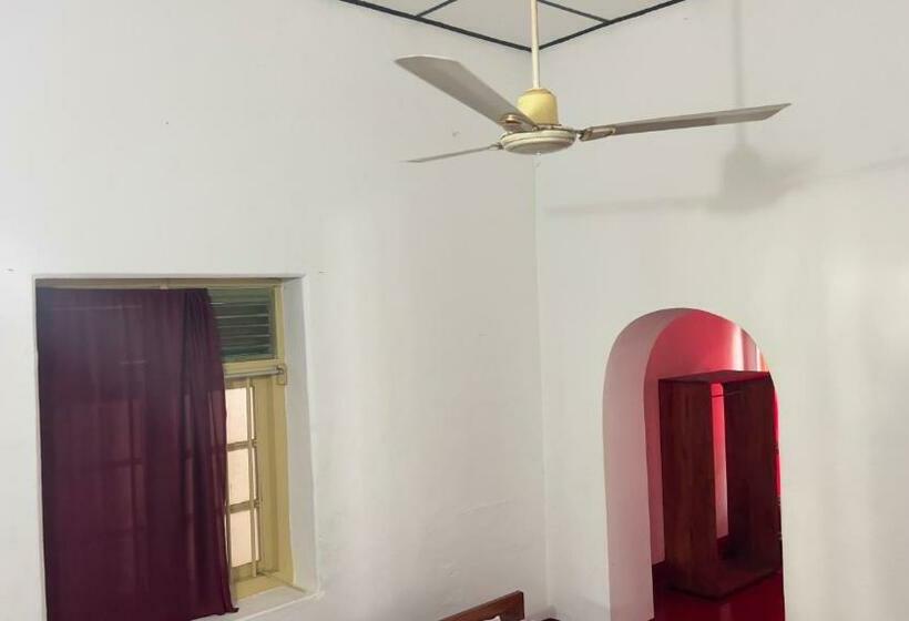 Четырехместный Номер Deluxe, Resthouse Vavuniya