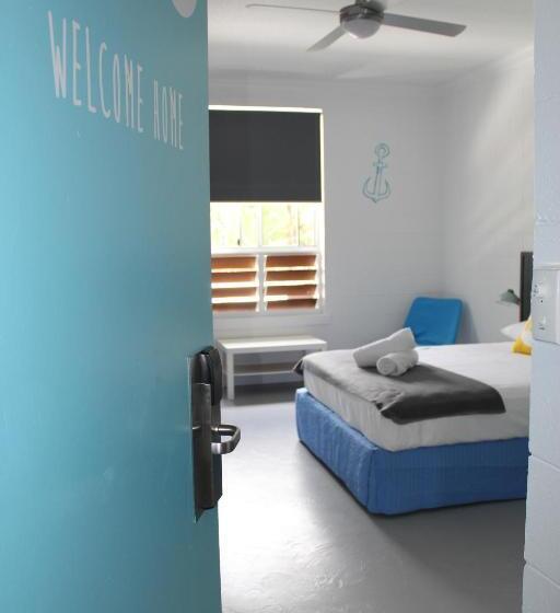 Люкс, Port Douglas Backpackers