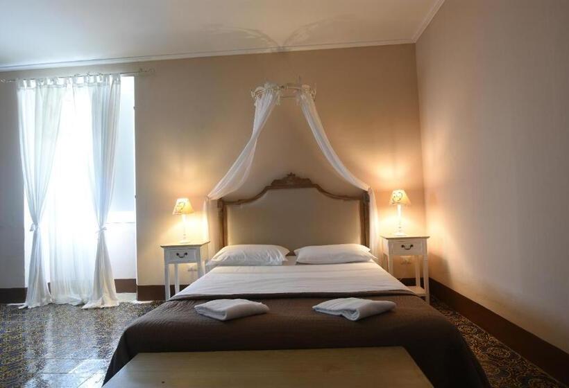 Полулюкс, Borgo Del Carato