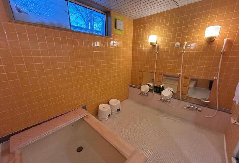 标准四人间共用浴室, Niseko Pension Bellary