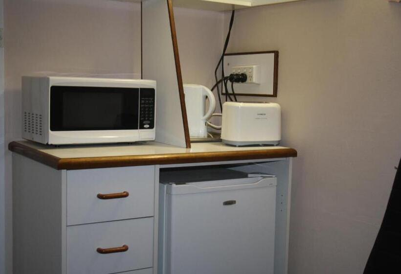 ファミリールーム, Bradman Motor Inn