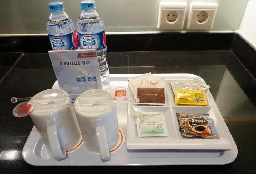 Deluxe Studio, Ra Premiere Simatupang