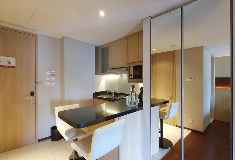 Exekutiv Studio, Ra Premiere Simatupang