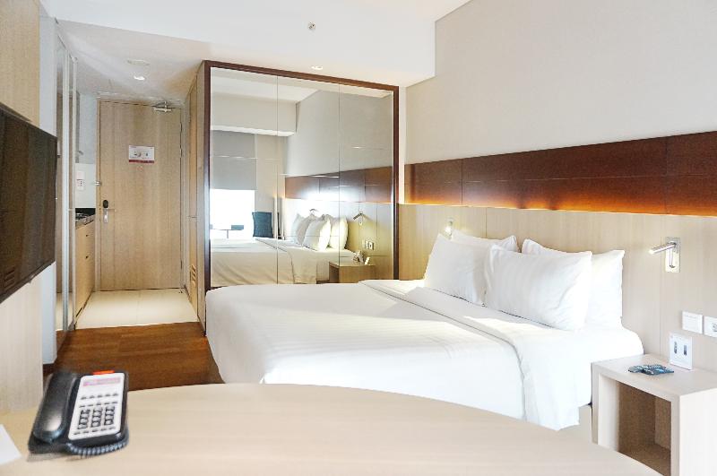 Standard Studio, Ra Premiere Simatupang