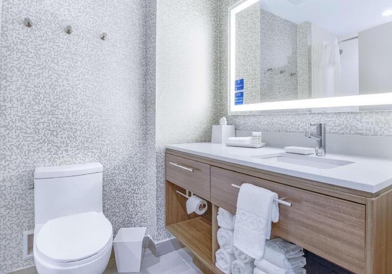 Deluxe Studio, Ra Premiere Simatupang