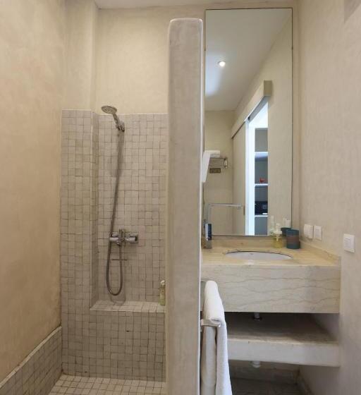 标准间, Riad Zyo