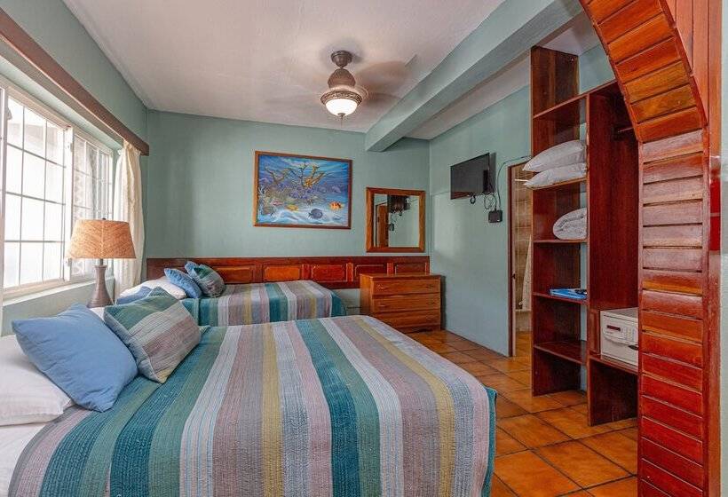 Люкс Вид на Сад, Blue Tang Inn