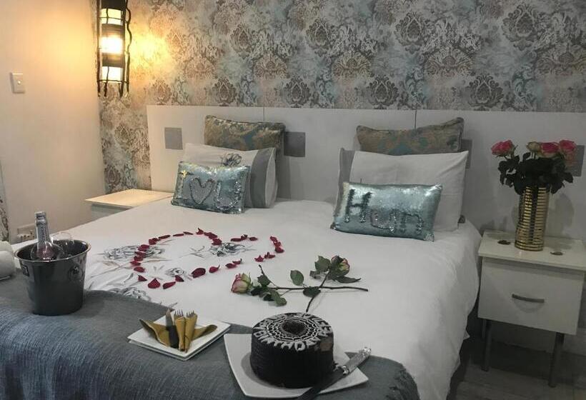 اتاق لوکس با وان آب گرم, Africa Paradise