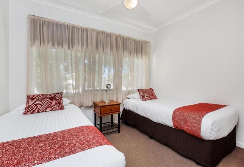 Апартаменты 3 Спальни, National Hotel Complex Bendigo