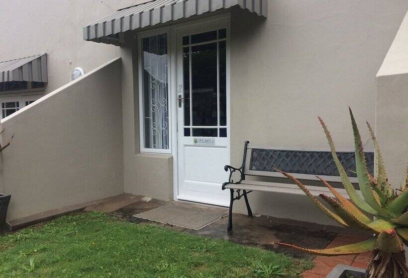 Номер Стандарт, 30 On Oatlands Road
