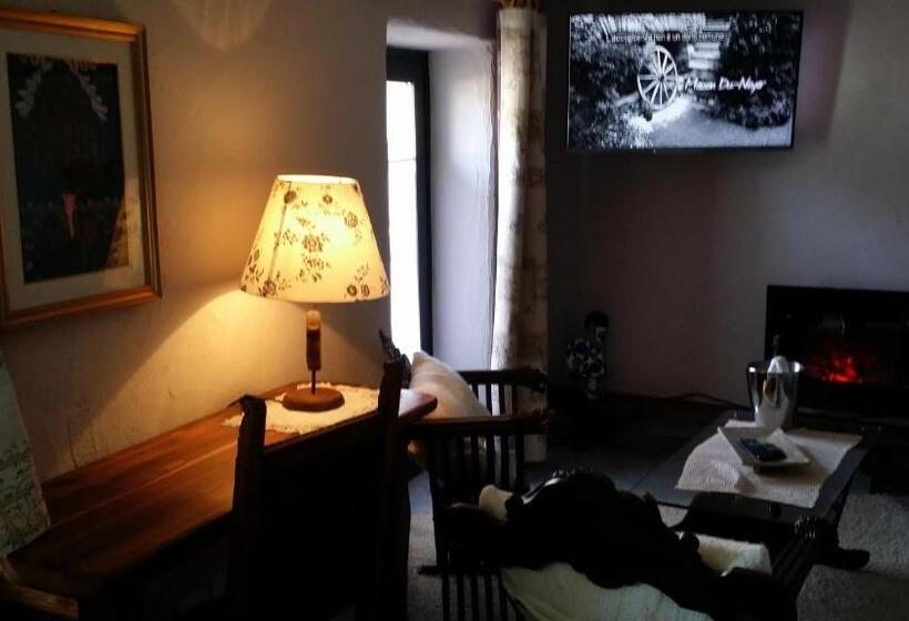 اتاق لوکس با وان آب گرم, Maison Dunoyer Chambres Et Tables D Hotes
