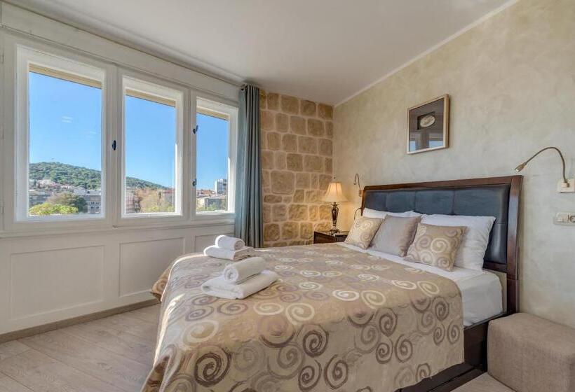 استودیوی لوکس, Metropole Luxury Rooms