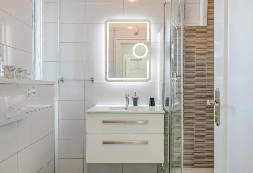 اتاق لوکس با چشم‌انداز شهر, Metropole Luxury Rooms