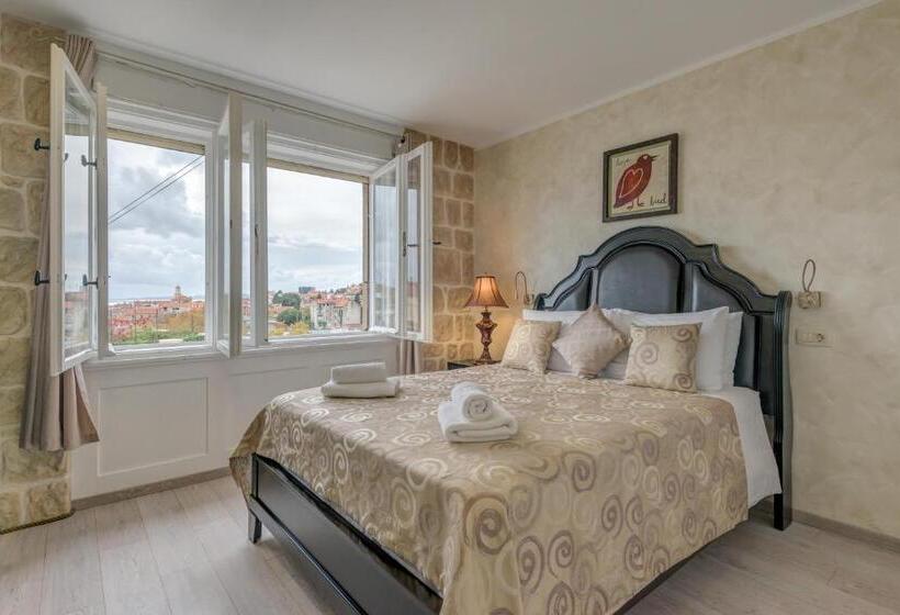 اتاق لوکس با چشم‌انداز شهر, Metropole Luxury Rooms