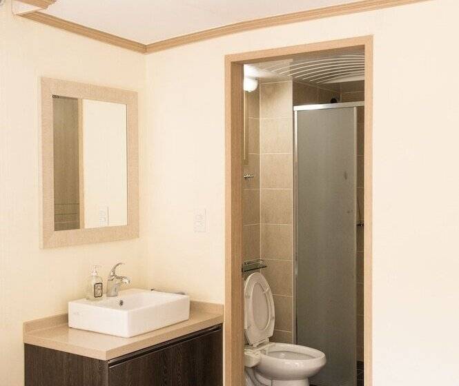 اتاق استاندارد سه نفره, Roi Guesthouse