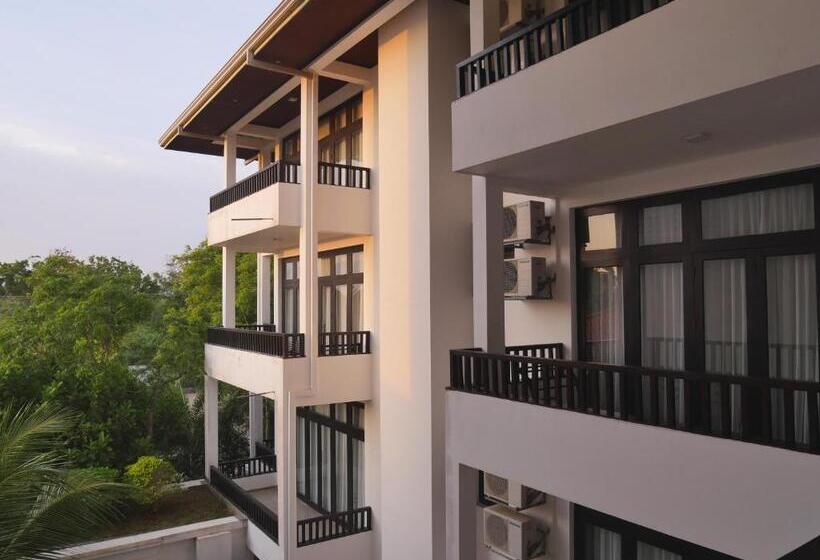 Номер Deluxe с Балконом, Lagoon Paradise Beach Resort