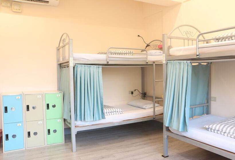 تختخواب در اتاق مشترک, On My Way Taipei Hostel