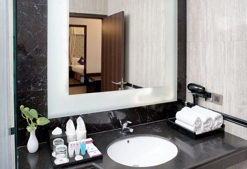 Junior Suite, Adhiwangsa