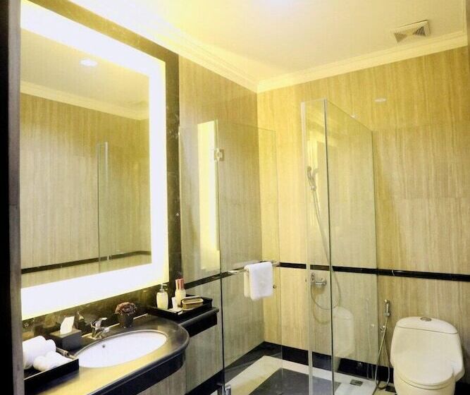 Suite Executivă, Adhiwangsa