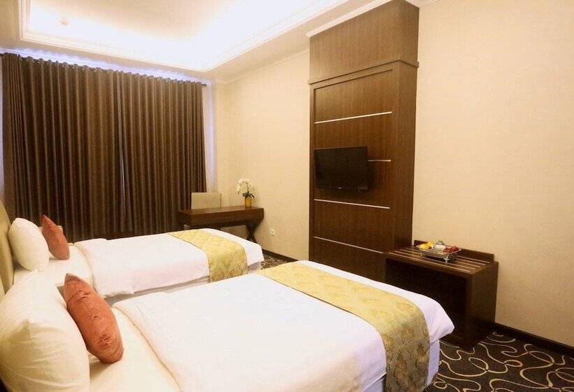 Deluxe Kamer, Adhiwangsa