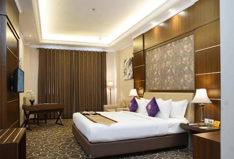 Deluxe Kamer, Adhiwangsa