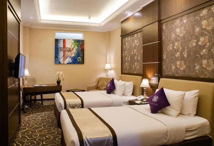 Deluxe Kamer, Adhiwangsa