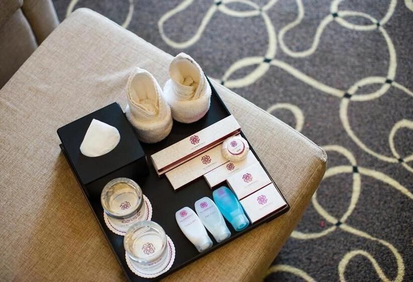 Junior Suite, Adhiwangsa