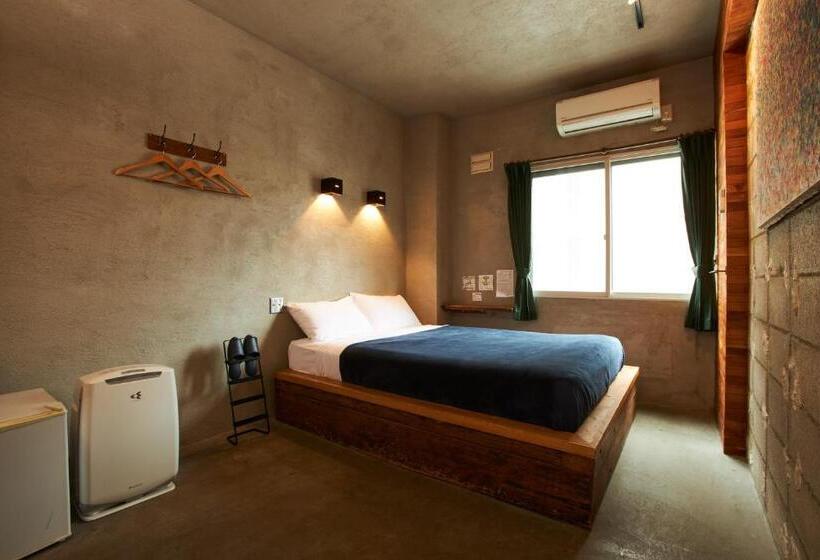 Номер Стандарт, Untapped Hostel