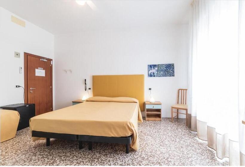 اتاق ساده سه‌ نفره, B&b Moresco
