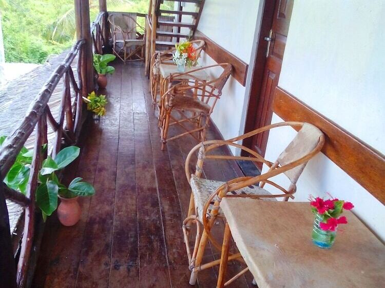 이코노미 룸, Kobe House