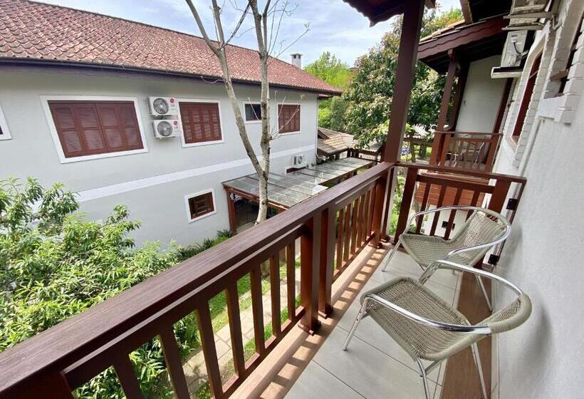 Quarto Estandar com Sacada, Pousada Gramado
