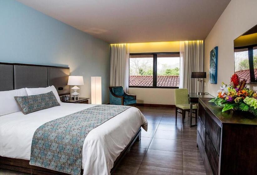 اتاق لوکس با تخت بزرگ, Croc S Resort & Casino